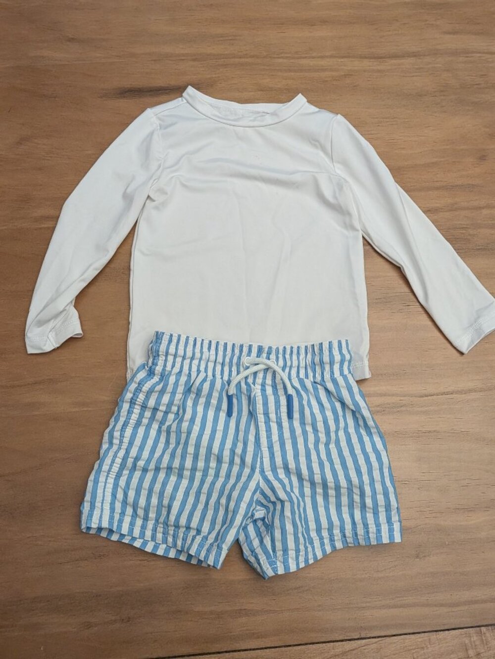 Cat & Jack 3T Toddler Boys' Long Sleeve 2PC Rash Guard & Swimsuit Shorts Set